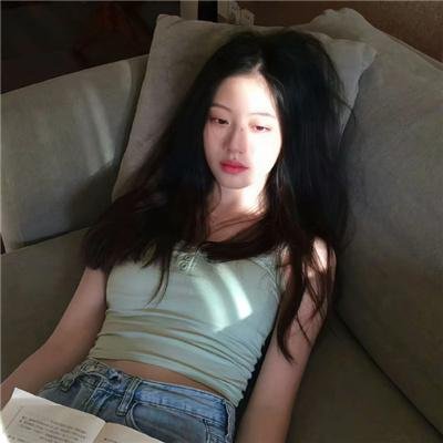 踉跄女孩